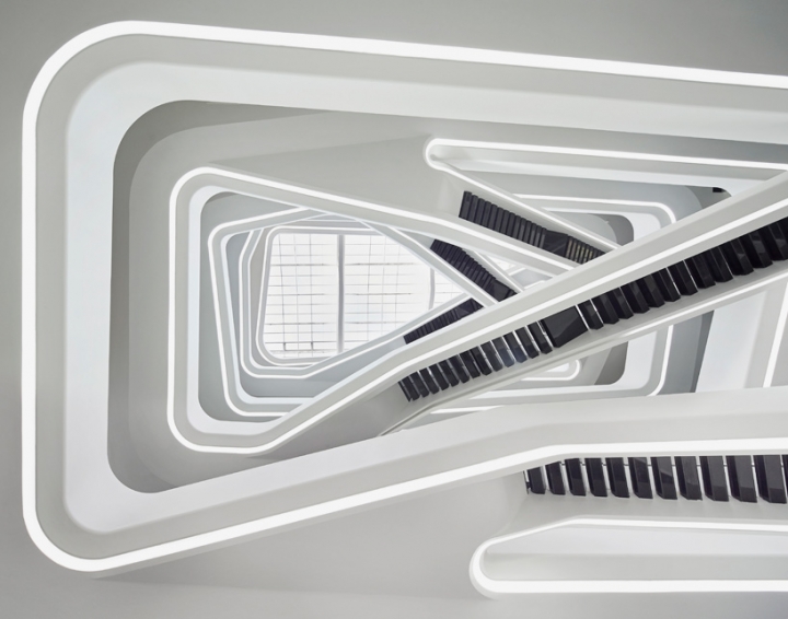 黑與白的交響樂:俄羅斯Dominion辦公樓設(shè)計(jì)欣賞